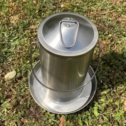 Abreuvoir Poule En Acier Inoxydable 4L - Gaun 10 Abreuvoir Poule En Acier Inoxydable 4L - Gaun -Fournitures De Volaille abreuvoir inox volaille 4l vue dessus anse et anneau d attache