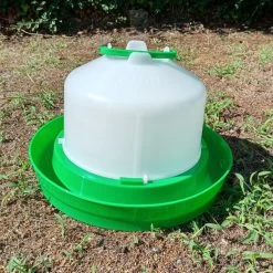 Abreuvoir Poule En Plastique Premium Avec Poignée Et Bouchon 5L Vert - Gaun -Fournitures De Volaille abreuvoir premium gau avec bouchon 5l