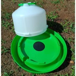 Abreuvoir Poule En Plastique Premium Avec Poignée Et Bouchon 5L Vert - Gaun -Fournitures De Volaille abreuvoir premium gau avec bouchon 5l ouvert
