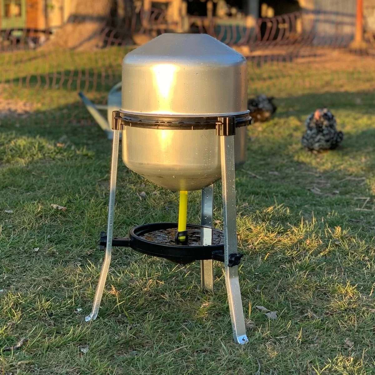 Abreuvoir Galvanisé Sur Pied 30 Litres 6 Abreuvoir Galvanisé Sur Pied 30 Litres – Image 4