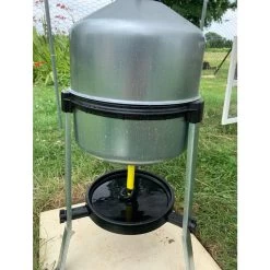 Abreuvoir Galvanisé Sur Pied Type 30L 10 Abreuvoir Galvanisé Sur Pied Type 30L -Fournitures De Volaille abreuvoir volailles galvanise 30 litres detail