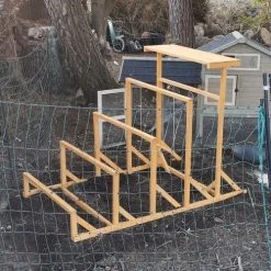 Aire De Jeux En Bois Pour Poule Avec Balançoire -Fournitures De Volaille aire de jeux poule avec balancoire avec poule installee poulailler