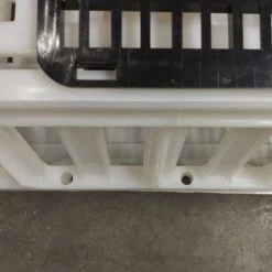 Cage Transport Poules Et Volailles Conique 80x50x30cm 1 Porte Noire Et Blanche -Fournitures De Volaille cage transport volailles conique 80x50x30 aytav detail trous