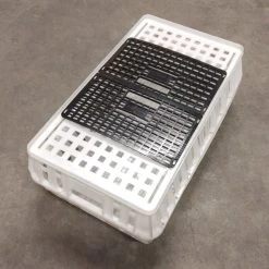 Cage Transport Poules Et Volailles Conique 80x50x30cm 1 Porte Noire Et Blanche