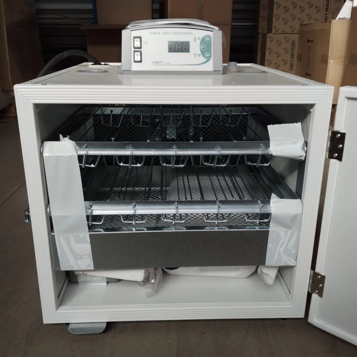 Couveuse Automatique Digitale Poule MG 70/100 Family Mini LED Cabine Acier Capacité 70 œufs - FIEM 7 Couveuse Automatique Digitale Poule MG 70/100 Family Mini LED Cabine Acier Capacité 70 œufs - FIEM – Image 5