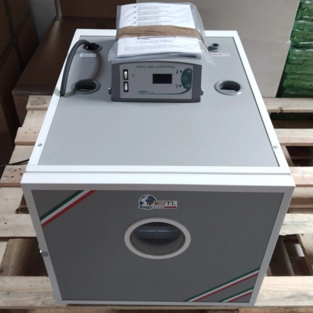 Couveuse Automatique Digitale Poule MG 70/100 Family Mini LED Capacité 70 œufs - FIEM 5 Couveuse Automatique Digitale Poule MG 70/100 Family Mini LED Capacité 70 œufs - FIEM – Image 3