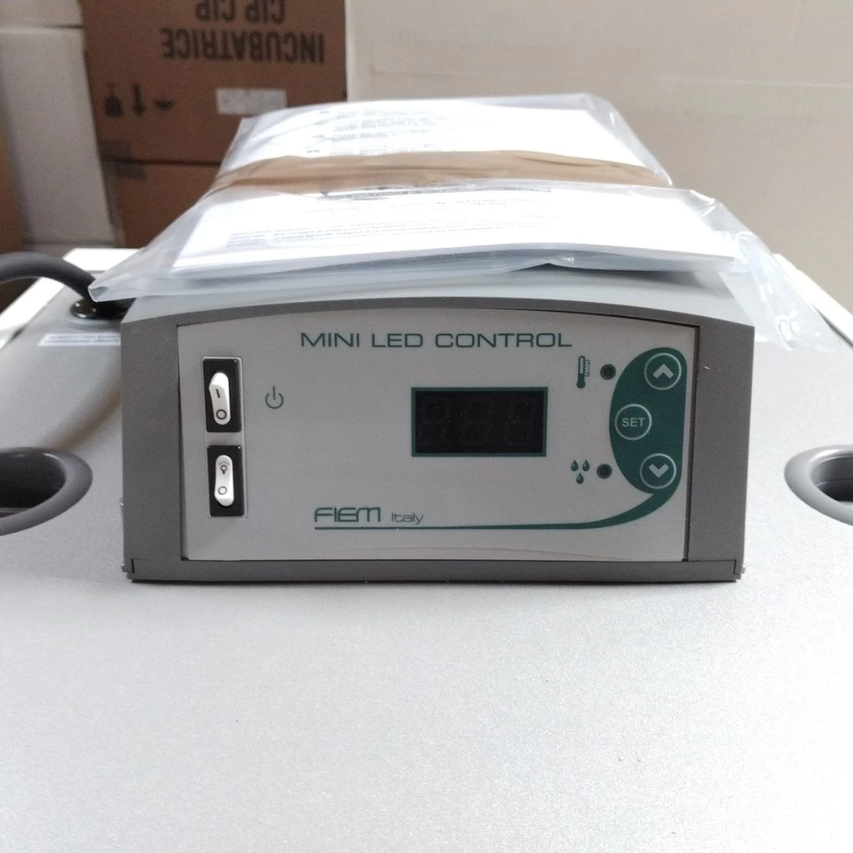 Couveuse Automatique Digitale Poule MG 70/100 Family Mini LED Capacité 70 œufs - FIEM 7 Couveuse Automatique Digitale Poule MG 70/100 Family Mini LED Capacité 70 œufs - FIEM – Image 5