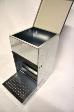 Mangeoire Anti Nuisible Poule Rooster 10kg - Gaun -Fournitures De Volaille dsc 1228 1