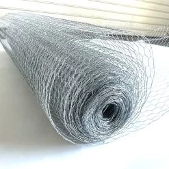 Grillage Poule En Acier Galvanisé à Chaud Triple Torsion 25m X 1,5m épaisseur 0,8 Mm - Zen Farm -Fournitures De Volaille grilage galvanise enroule vue de cote 2 1