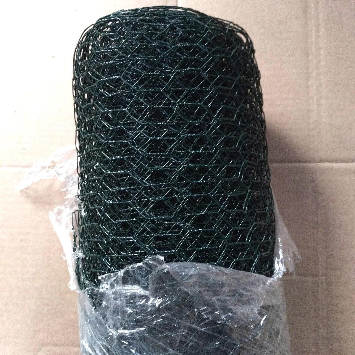 Grillage Poulailler Acier Galvanisé à Chaud Triple Torsion PVC Vert 25m X 1m épaisseur 0,8 Mm - Zen Farm 7 Grillage Poulailler Acier Galvanisé à Chaud Triple Torsion PVC Vert 25m X 1m épaisseur 0,8 Mm - Zen Farm – Image 5