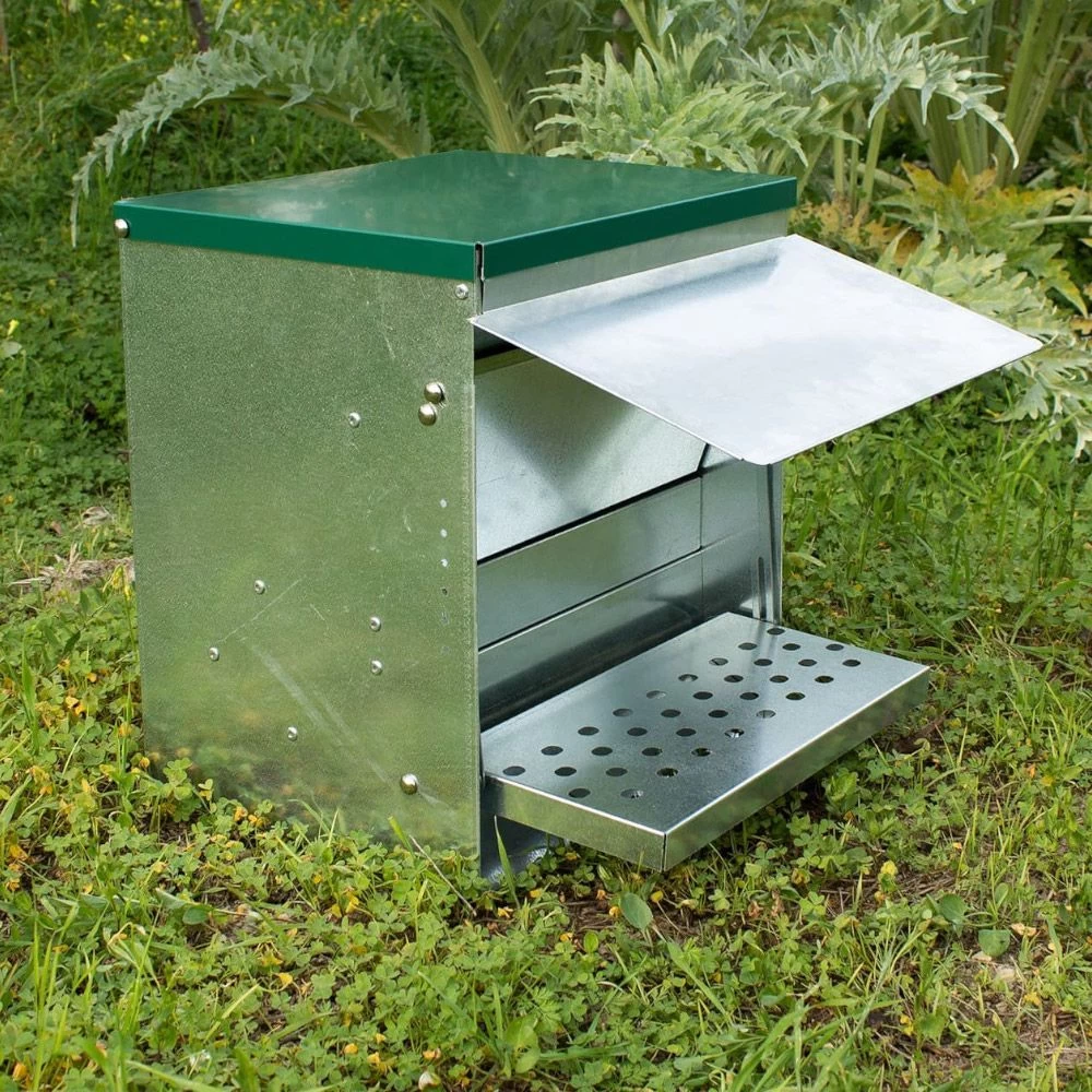 Mangeoire Anti Nuisible Poule Jerry Tôle Galvanisée 18L - Ormi Group 5 Mangeoire Anti Nuisible Poule Jerry Tôle Galvanisée 18L - Ormi Group – Image 3