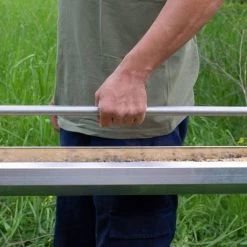 Mangeoire Linéaire Poule Spéciale Déchets Rivera Tôle Galvanisée 60cm - -Fournitures De Volaille mangeoire lineaire special dechets rivera anse portage