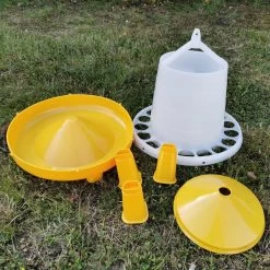 Mangeoire Poule à Pieds En Bioplastique Végétal Eco 4Kg -Fournitures De Volaille mangeoire sur pieds bioplastique 4 kg gaun demonte