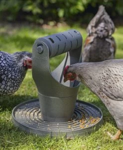 Mangeoire Poule Play And Snack Tower Grise Plastique Recyclé - Beeztees