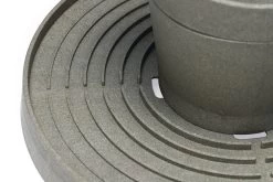 Mangeoire Pour Poule Play And Snack Tower Grise En Plastique Recyclé - Beeztees -Fournitures De Volaille play and snack tower pour poule beeztees vue 5