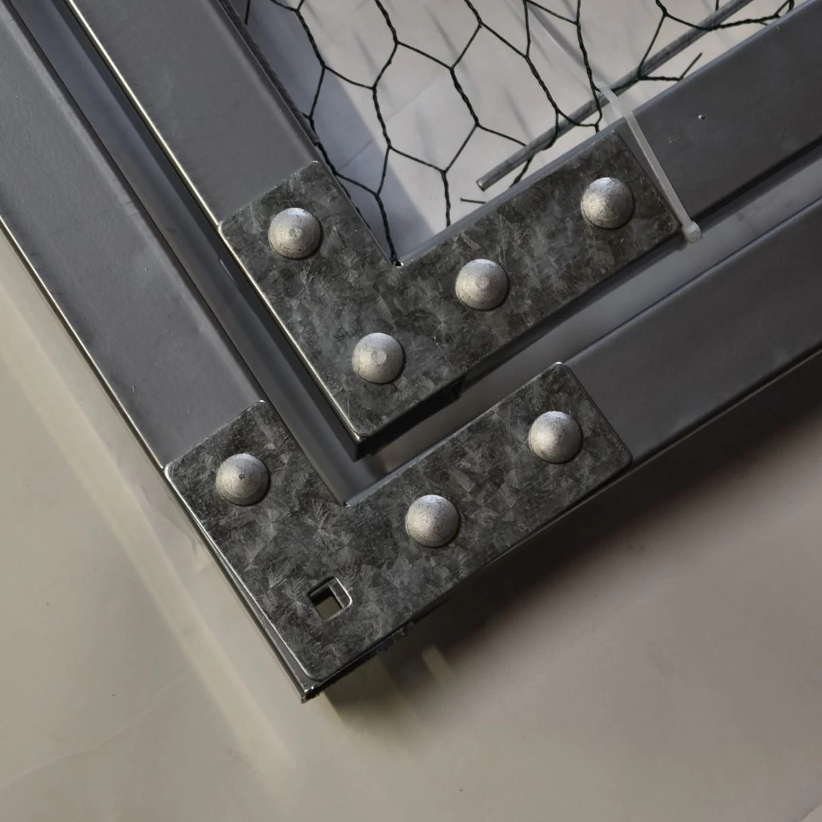 Porte Pour Enclos Poulailler Parc Grillagé Renforcé P004 Et P005 4 Porte Pour Enclos Poulailler Parc Grillagé Renforcé P004 Et P005 – Image 2