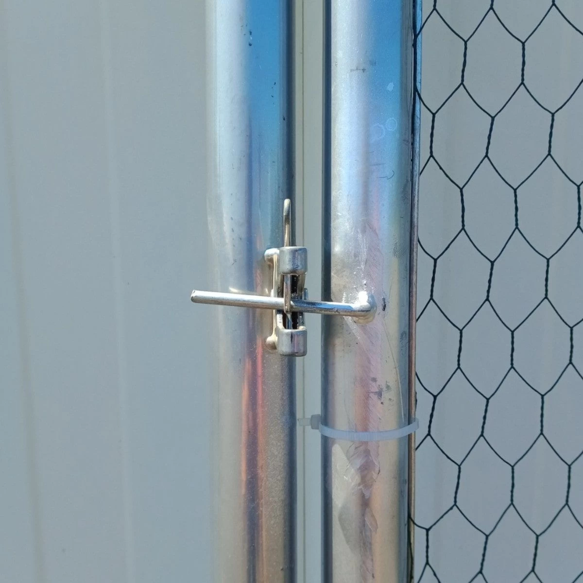 Porte Pour Enclos Poulailler Parc Grillagé Renforcé P001 - 4x2x2,25m 6 Porte Pour Enclos Poulailler Parc Grillagé Renforcé P001 - 4x2x2,25m – Image 5