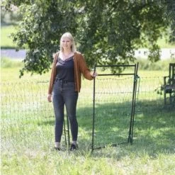 Porte Pour Filet Poule électrifiable Jusqu’à 90 Cm - Kerbl 12 Porte Pour Filet Poule électrifiable Jusqu’à 90 Cm - Kerbl -Fournitures De Volaille porte pour filet cloture poule kerbl filet 90cm installee vue