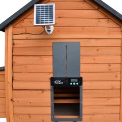 Portier Zen Farm Monobloc Autonome Sécurité Renforcée Poulailler -Fournitures De Volaille portier zen farm monobloc autonome installe avec panneau solaire zoom