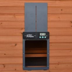 Portier Zen Farm Monobloc Autonome Sécurité Renforcée Poulailler -Fournitures De Volaille portier zen farm monobloc autonome zoom