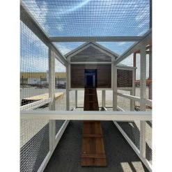 Poulailler Brahma Toit Shingle 6 à 8 Poules Bois FSC -Fournitures De Volaille poulailler brahma 6 8 poules vue parc