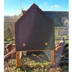 Poulailler Rhode Island Bois FSC 4 à 6 Poules -Fournitures De Volaille poulailler rhode island bois fsc avec poules arriere