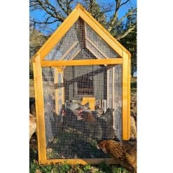 Poulailler Rhode Island Bois FSC 4 à 6 Poules -Fournitures De Volaille poulailler rhode island bois fsc avec poules face