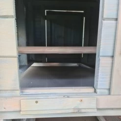 Poulailler Scandinave Toit Shingle Ouvrant 6 à 8 Poules Bois Epicéa 20 Poulailler Scandinave Toit Shingle Ouvrant 6 à 8 Poules Bois Epicéa -Fournitures De Volaille poulailler scandinave bois fsc 6 8 poules detail entree