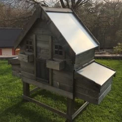 Fournitures De Volaille -Fournitures De Volaille poulailler suisse 8 10 poules bois fsc profil