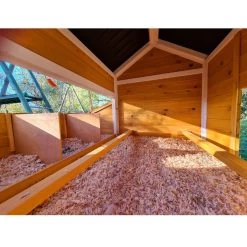 Poulailler Toit Renforcé M Toit Plastique Jusqu’à 8 Poules 32 Poulailler Toit Renforcé M Toit Plastique Jusqu’à 8 Poules -Fournitures De Volaille poulailler toit renforce 6 a 8 poules vue partie nuit