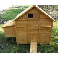 Poulailler Bassette XL Toit En Bois 6 à 8 Poules -Fournitures De Volaille poulailler bassette xl 6 a 10 poules toit bois vue avant ferme 1