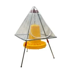 Trépied Universel Abreuvoir Et Mangeoire Poule Avec Bâche De Protection - Novital -Fournitures De Volaille trepied universel abreuvoir mangeoire novital avec bache mangeoire
