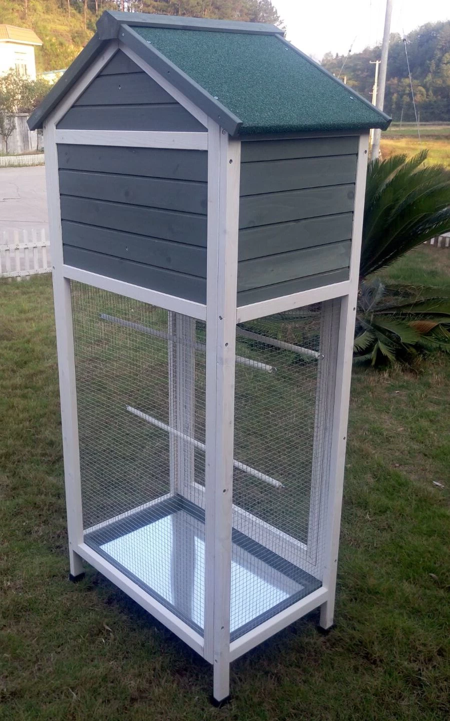 Volière Oiseaux En Bois Avec Toit Shingle Inséparable Bleue Et Blanche 5 Volière Oiseaux En Bois Avec Toit Shingle Inséparable Bleue Et Blanche – Image 3